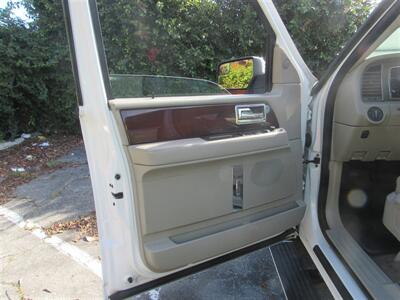2012 Lincoln Navigator   - Photo 9 - Downey, CA 90241