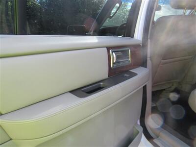 2012 Lincoln Navigator   - Photo 17 - Downey, CA 90241