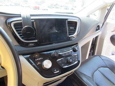 2018 Chrysler Pacifica Limited   - Photo 22 - Downey, CA 90241
