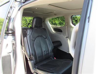 2018 Chrysler Pacifica Limited   - Photo 6 - Downey, CA 90241