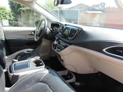 2018 Chrysler Pacifica Limited   - Photo 5 - Downey, CA 90241