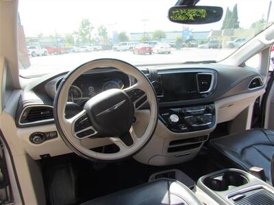 2018 Chrysler Pacifica Limited   - Photo 21 - Downey, CA 90241