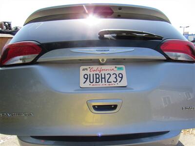 2018 Chrysler Pacifica Limited   - Photo 9 - Downey, CA 90241