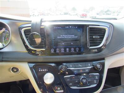 2018 Chrysler Pacifica Limited   - Photo 25 - Downey, CA 90241