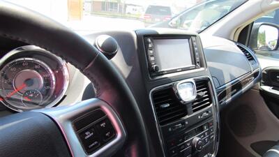 2013 Chrysler Town & Country Touring - Photo 10 - Downey, CA 90241