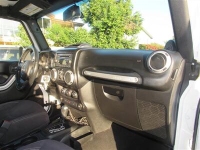 2013 Jeep Wrangler Rubicon   - Photo 16 - Downey, CA 90241