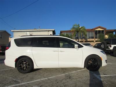 2018 Chrysler Pacifica Limited   - Photo 16 - Downey, CA 90241