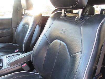 2018 Chrysler Pacifica Limited   - Photo 9 - Downey, CA 90241