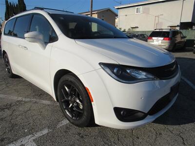 2018 Chrysler Pacifica Limited   - Photo 2 - Downey, CA 90241