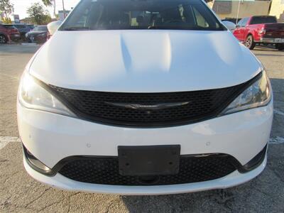 2018 Chrysler Pacifica Limited   - Photo 3 - Downey, CA 90241