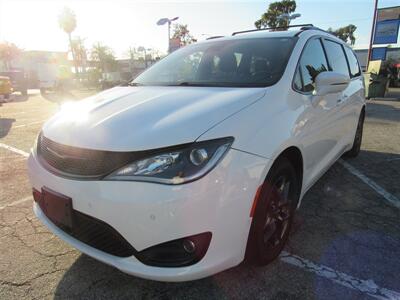 2018 Chrysler Pacifica Limited   - Photo 4 - Downey, CA 90241
