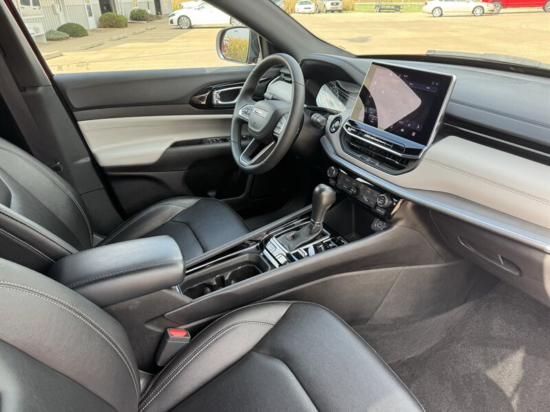 2025 Jeep Compass Limited - Photo 17