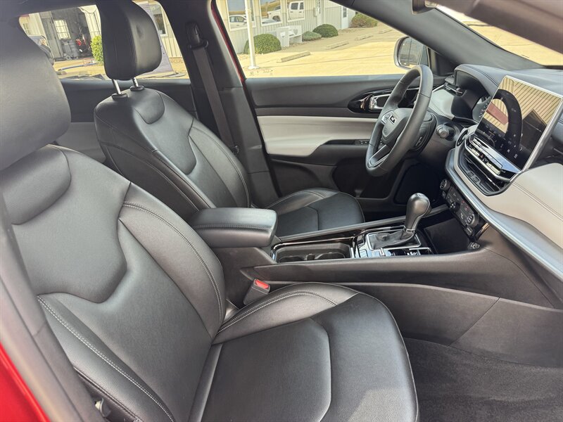 2025 Jeep Compass Limited - Photo 16