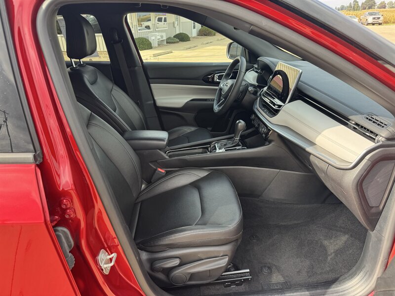2025 Jeep Compass Limited - Photo 15