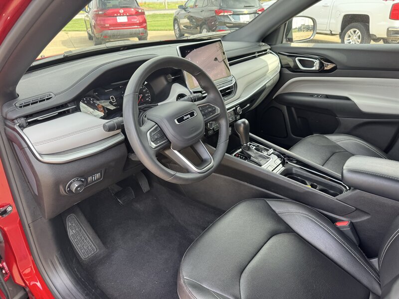 2025 Jeep Compass Limited - Photo 8