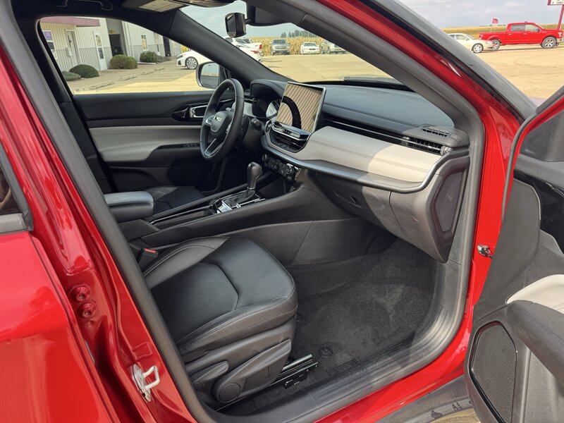 2025 Jeep Compass Limited - Photo 14