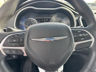 2015 Chrysler 200 Limited - Photo 9 - Lone Tree, IA 52755