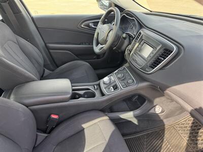 2015 Chrysler 200 Limited - Photo 13 - Lone Tree, IA 52755