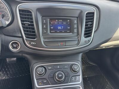 2015 Chrysler 200 Limited - Photo 10 - Lone Tree, IA 52755