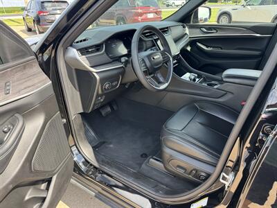 2024 Jeep Grand Cherokee L Limited  4x4 - Photo 9 - Lone Tree, IA 52755