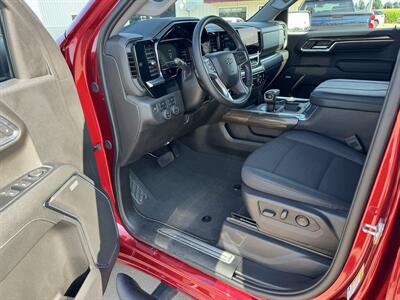 2024 Chevrolet Silverado 1500 RST Crew Cab 4x4 - Photo 9 - Lone Tree, IA 52755