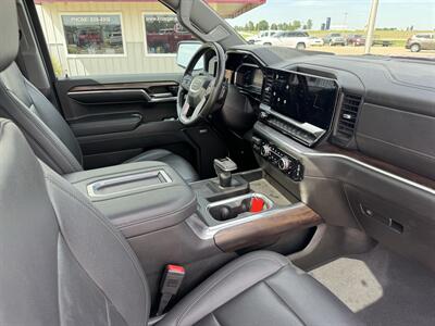 2022 GMC Sierra 1500 SLT  Crew Cab - Photo 18 - Lone Tree, IA 52755
