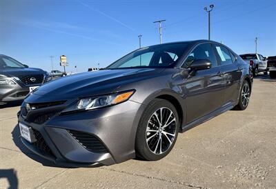 2019 Toyota Camry SE   - Photo 2 - Lone Tree, IA 52755