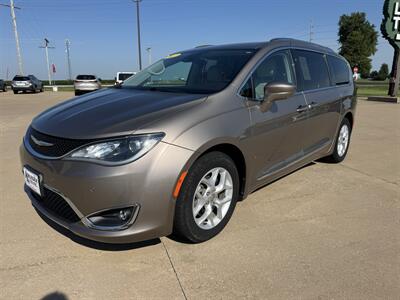 2017 Chrysler Pacifica Touring-L Plus - Photo 2 - Lone Tree, IA 52755