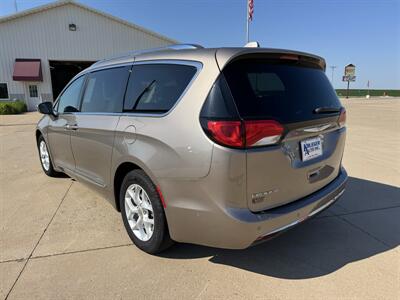 2017 Chrysler Pacifica Touring-L Plus - Photo 4 - Lone Tree, IA 52755