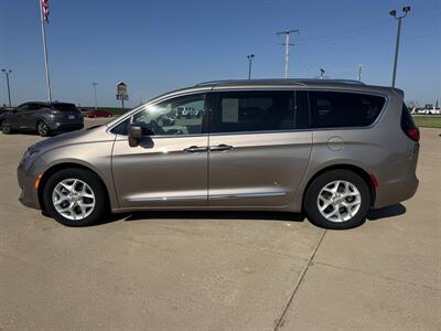 2017 Chrysler Pacifica Touring-L Plus - Photo 5 - Lone Tree, IA 52755