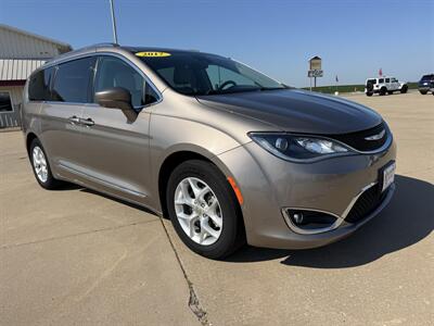 2017 Chrysler Pacifica Touring-L Plus - Photo 1 - Lone Tree, IA 52755