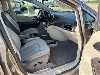 2017 Chrysler Pacifica Touring-L Plus - Photo 14 - Lone Tree, IA 52755