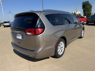 2017 Chrysler Pacifica Touring-L Plus - Photo 3 - Lone Tree, IA 52755