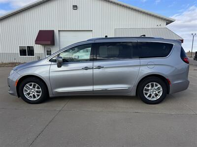2020 Chrysler Pacifica Touring L - Photo 4 - Lone Tree, IA 52755