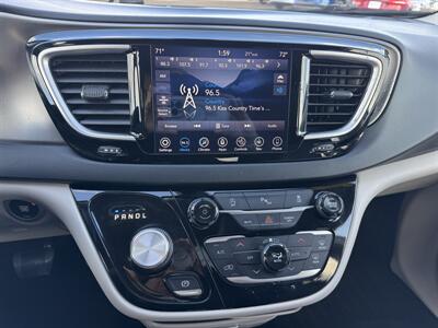 2020 Chrysler Pacifica Touring L - Photo 14 - Lone Tree, IA 52755