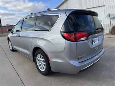 2020 Chrysler Pacifica Touring L - Photo 5 - Lone Tree, IA 52755