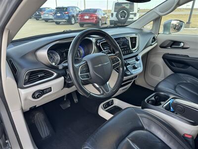 2020 Chrysler Pacifica Touring L - Photo 10 - Lone Tree, IA 52755