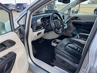 2020 Chrysler Pacifica Touring L - Photo 9 - Lone Tree, IA 52755