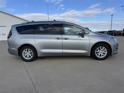 2020 Chrysler Pacifica Touring L - Photo 3 - Lone Tree, IA 52755