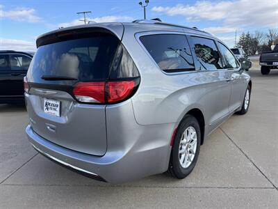 2020 Chrysler Pacifica Touring L - Photo 6 - Lone Tree, IA 52755