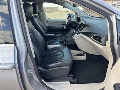 2020 Chrysler Pacifica Touring L - Photo 17 - Lone Tree, IA 52755