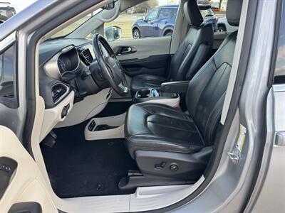2020 Chrysler Pacifica Touring L - Photo 11 - Lone Tree, IA 52755