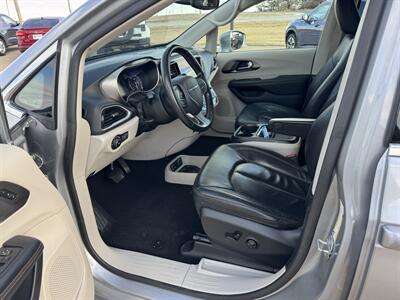 2020 Chrysler Pacifica Touring L - Photo 12 - Lone Tree, IA 52755