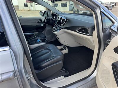 2020 Chrysler Pacifica Touring L - Photo 16 - Lone Tree, IA 52755