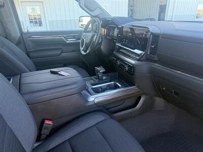 2024 Chevrolet Silverado 1500 RST Crew Cab 4x4 - Photo 16 - Lone Tree, IA 52755