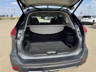 2017 Nissan Rogue SV AWD - Photo 18 - Lone Tree, IA 52755