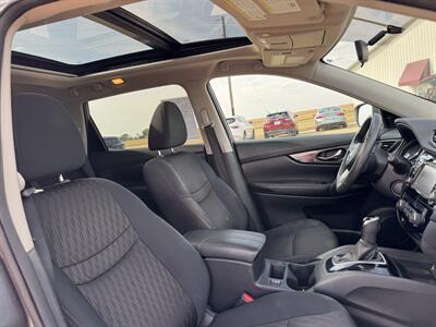 2017 Nissan Rogue SV AWD - Photo 14 - Lone Tree, IA 52755