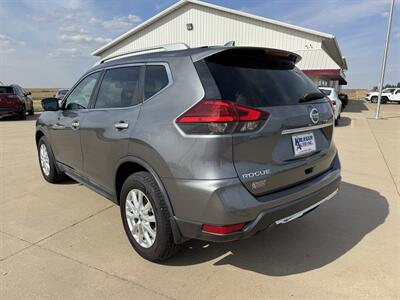 2017 Nissan Rogue SV AWD - Photo 5 - Lone Tree, IA 52755