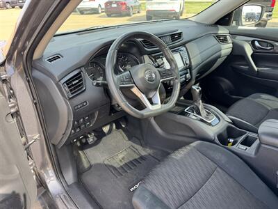 2017 Nissan Rogue SV AWD - Photo 9 - Lone Tree, IA 52755