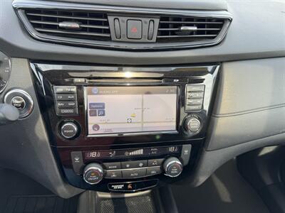 2017 Nissan Rogue SV AWD - Photo 11 - Lone Tree, IA 52755